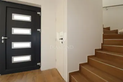 Dvojna kuća 138 m², Poreč okolica, bazen i okućnica - 9