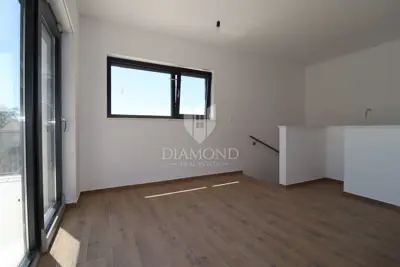 Dvojna kuća 138 m², Poreč okolica, bazen i okućnica - 11