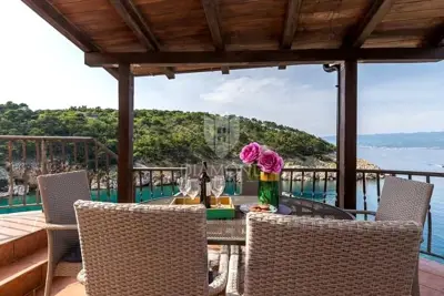 Kuća 100 m², Vrbnik, prvi red do mora - 2