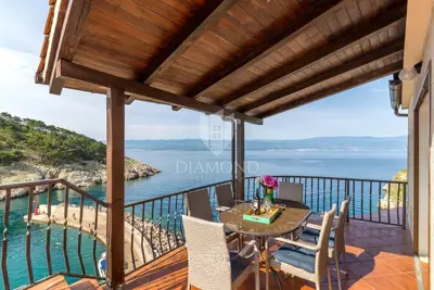 Kuća 100 m², Vrbnik, prvi red do mora