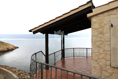 Kuća 100 m², Vrbnik, prvi red do mora - 17