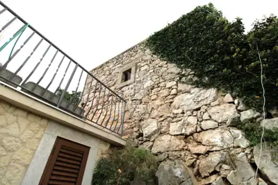 Kuća 100 m², Vrbnik, prvi red do mora - 16