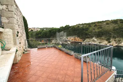 Kuća 100 m², Vrbnik, prvi red do mora - 18