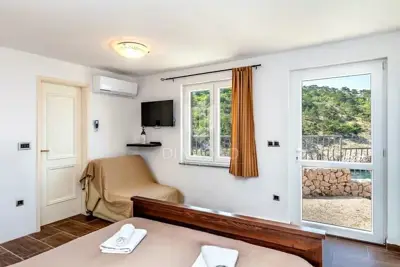 Kuća 100 m², Vrbnik, prvi red do mora - 15