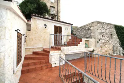 Kuća 100 m², Vrbnik, prvi red do mora - 21