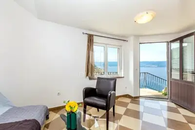 Kuća 100 m², Vrbnik, prvi red do mora - 11