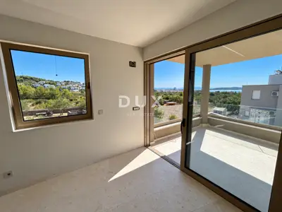 Apartment 100.5 m², Tribunj - sea view and covered terrace