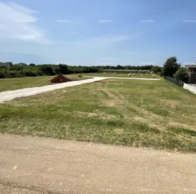 Building land 710 m², Loborika, flat plot next to asphalt