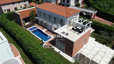 Haus zum Kauf in Vabriga, 200 m²