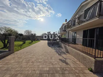 House 280 m², Materada - 4 apartments and 8 bedrooms - 8