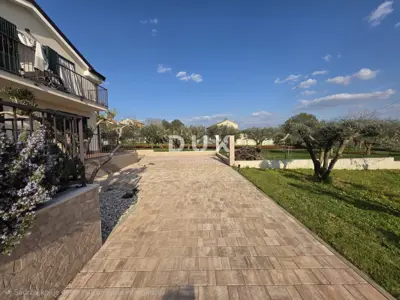 House 280 m², Materada - 4 apartments and 8 bedrooms - 7