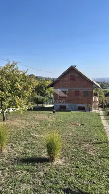 Perjavica - building plot 1,477 m² with house