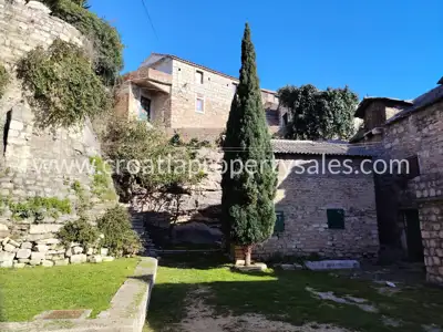 Kamena kuća 52 m², Kaštela - 70 m od mora