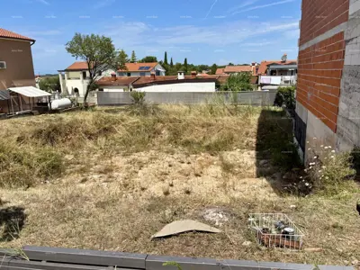 Građevinsko zemljište 586 m², Rovinjsko Selo, mirno okruženje