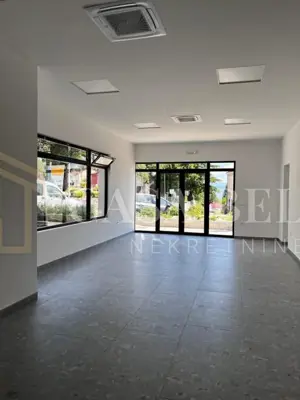 Poslovni prostor 100 m², Bribir - centar i terasa 24 m²