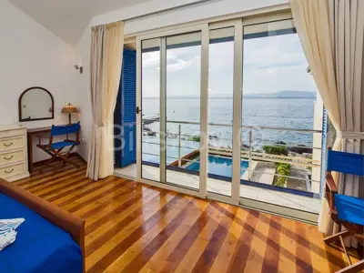 Kuća 192 m², Supetar, prvi red uz more i 2 bazena - 8
