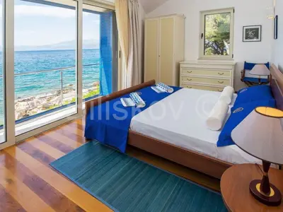 Kuća 192 m², Supetar, prvi red uz more i 2 bazena - 9
