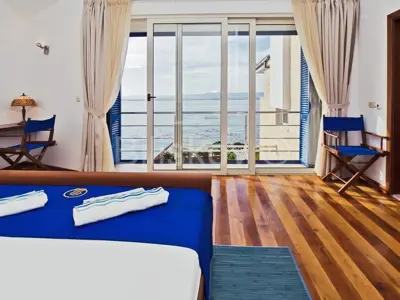 Kuća 192 m², Supetar, prvi red uz more i 2 bazena - 10