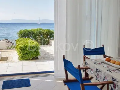 Kuća 192 m², Supetar, prvi red uz more i 2 bazena - 7