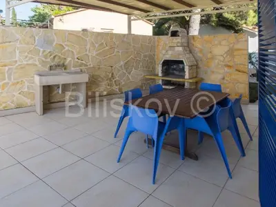 Kuća 192 m², Supetar, prvi red uz more i 2 bazena - 18