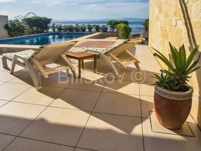 Kuća 192 m², Supetar, prvi red uz more i 2 bazena - 21