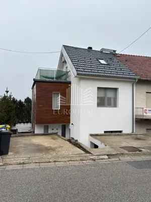 Semi-detached house in Remete, 654 m², quiet street - 2