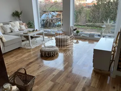 Dvojna kuća u Remetama, 654 m², mirna ulica