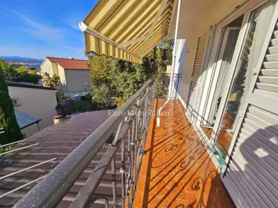 Prostran apartman sa 4 spavaće sobe u Malinskoj - 13