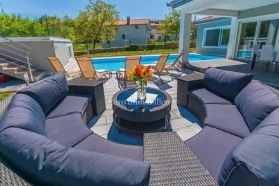 Villa 270 m², Labin - eingezäunter Garten und privater Pool - 7