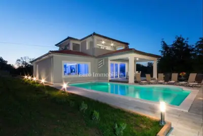 Villa 270 m², Labin - ograđeni vrt i privatni bazen