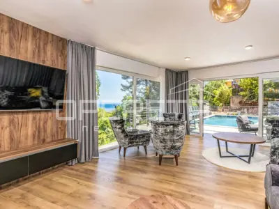 Villa 430 m², Mošćenička Draga - 450 m from the sea