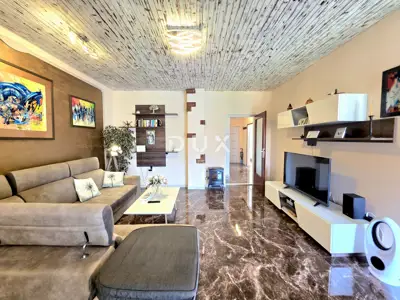 Kuća 226 m², Fažana - pogled na more i dva stana - 5