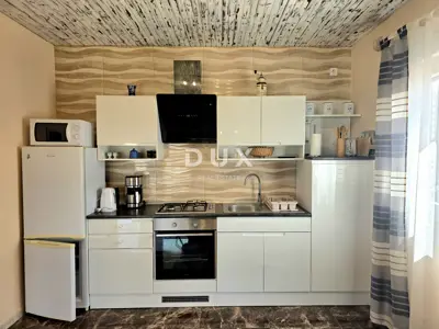 Kuća 226 m², Fažana - pogled na more i dva stana - 15
