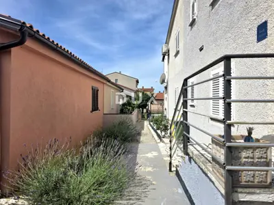 Kuća 226 m², Fažana - pogled na more i dva stana - 3