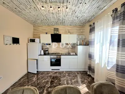 Kuća 226 m², Fažana - pogled na more i dva stana - 14