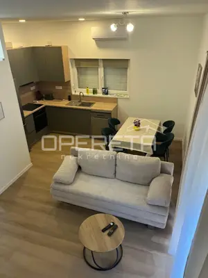 Moderan stan 60 m², Pujanke – prvo useljenje, parking