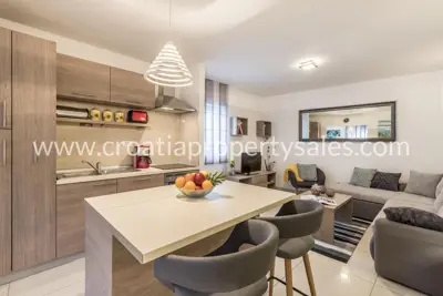 Apartment 100 m², Split - center and 300 m from Riva - 4