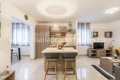 Apartment 100 m², Split - center and 300 m from Riva - 2