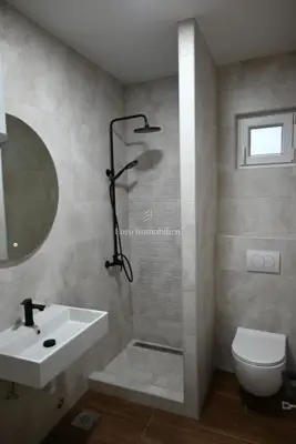 Kuća 170 m², Funtana - 3 apartmana i 3 parkirna mjesta - 5