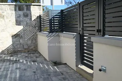 Kuća 170 m², Funtana - 3 apartmana i 3 parkirna mjesta - 9