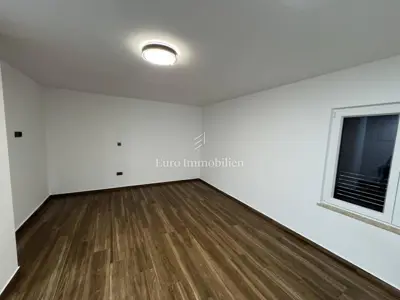 Kuća 170 m², Funtana - 3 apartmana i 3 parkirna mjesta - 7