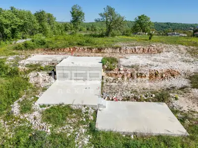 Istra, Tinjan- Građevinsko zemljište s projektom i započetom gradnjom- idealna i - 2