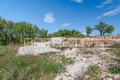 Istra, Tinjan- Građevinsko zemljište s projektom i započetom gradnjom- idealna i - 3