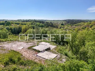 Istra, Tinjan- Građevinsko zemljište s projektom i započetom gradnjom- idealna i