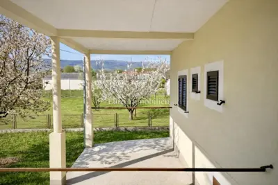 Kuća 209 m², Dugopolje - renovirana i podijeljena na 2 stana - 2
