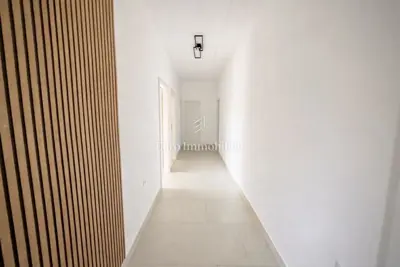 Kuća 209 m², Dugopolje - renovirana i podijeljena na 2 stana - 12