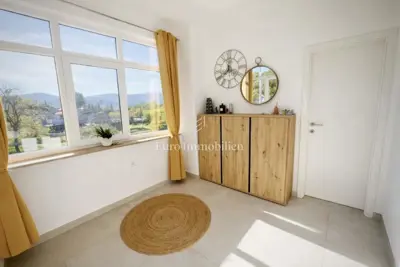 Kuća 209 m², Dugopolje - renovirana i podijeljena na 2 stana - 11