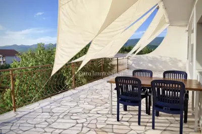 Kuća 209 m², Dugopolje - renovirana i podijeljena na 2 stana - 4