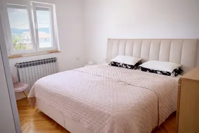 Kuća 209 m², Dugopolje - renovirana i podijeljena na 2 stana - 8