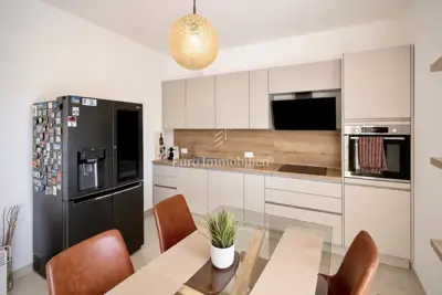 Kuća 209 m², Dugopolje - renovirana i podijeljena na 2 stana - 6